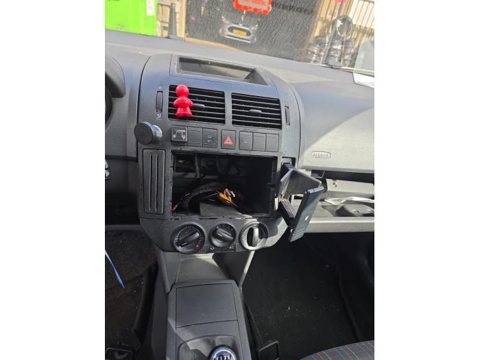 Volkswagen Polo IV 1.4 16V Skrotfordon (2006, ROOD)