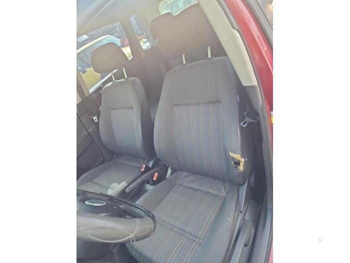 Volkswagen Polo IV 1.4 16V Skrotfordon (2006, ROOD)