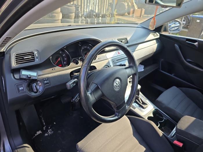 Volkswagen Passat Variant 2.0 FSI 16V Samochód złomowany (2006, Szary)