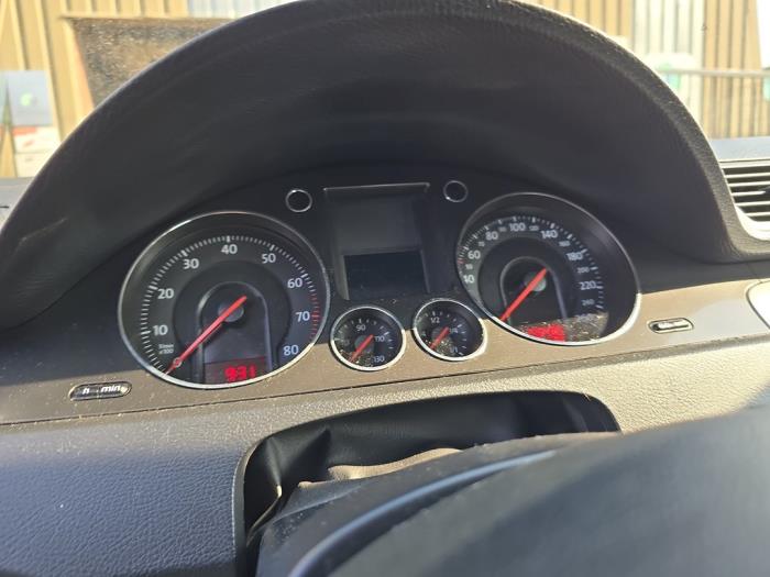 Volkswagen Passat Variant 2.0 FSI 16V Samochód złomowany (2006, Szary)