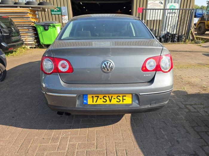 Volkswagen Passat Variant 2.0 FSI 16V Samochód złomowany (2006, Szary)