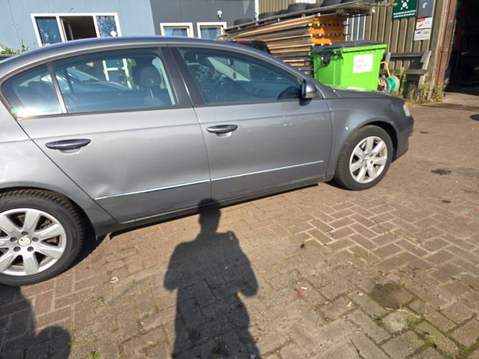 Volkswagen Passat Variant 2.0 FSI 16V Samochód złomowany (2006, Szary)