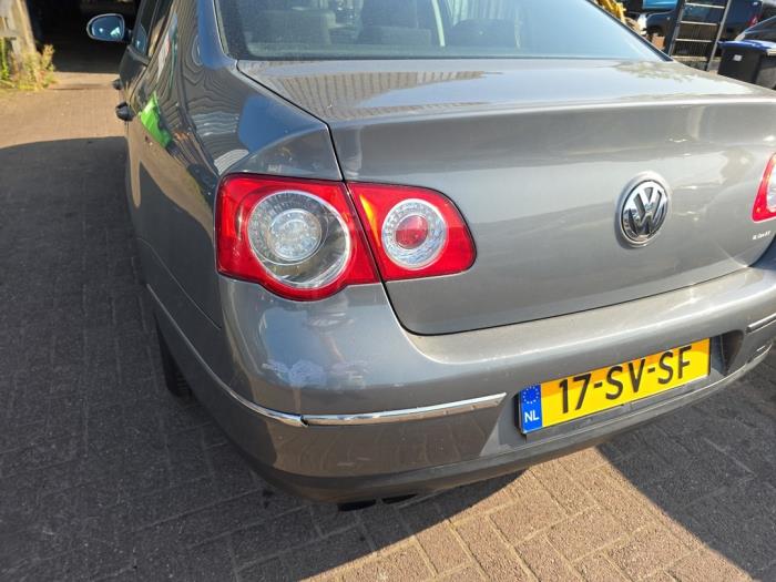 Volkswagen Passat Variant 2.0 FSI 16V Samochód złomowany (2006, Szary)