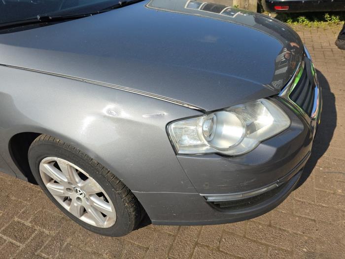 Volkswagen Passat Variant 2.0 FSI 16V Samochód złomowany (2006, Szary)