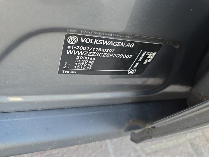 Volkswagen Passat Variant 2.0 FSI 16V Samochód złomowany (2006, Szary)