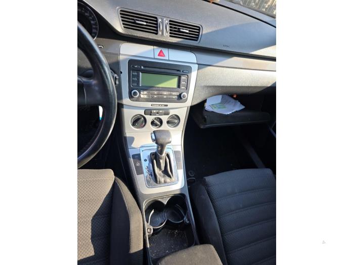 Volkswagen Passat Variant 2.0 FSI 16V Samochód złomowany (2006, Szary)