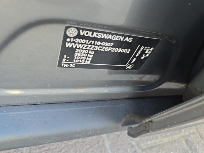 Volkswagen Passat Variant 2.0 FSI 16V Samochód złomowany (2006, Szary)