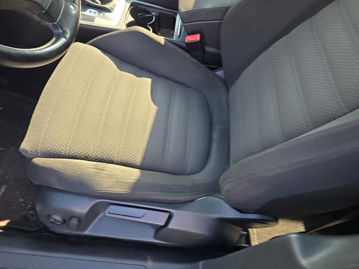 Volkswagen Passat Variant 2.0 FSI 16V Samochód złomowany (2006, Szary)