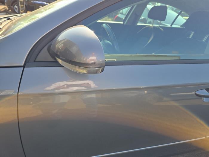 Volkswagen Passat Variant 2.0 FSI 16V Samochód złomowany (2006, Szary)