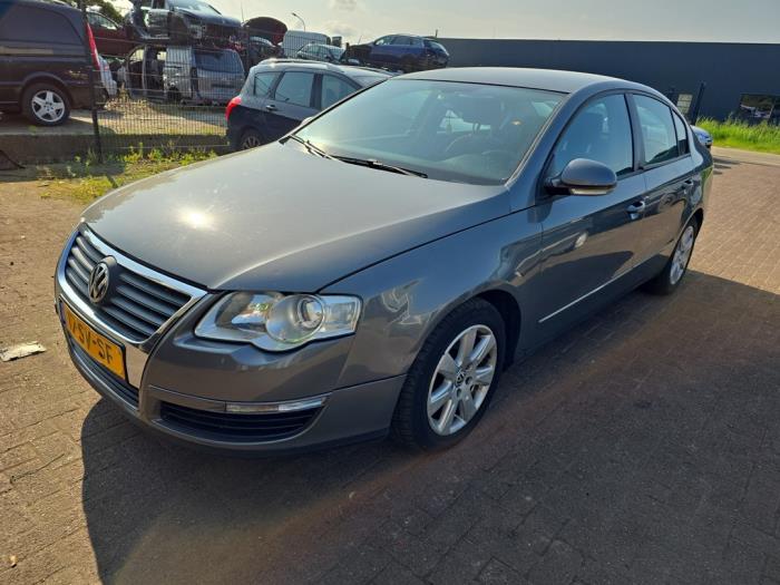 Volkswagen Passat Variant 2.0 FSI 16V Samochód złomowany (2006, Szary)