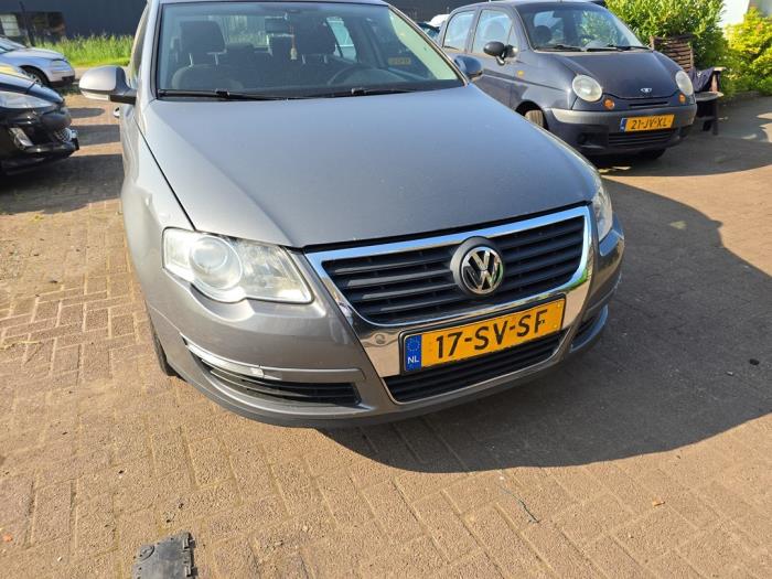 Volkswagen Passat Variant 2.0 FSI 16V Samochód złomowany (2006, Szary)