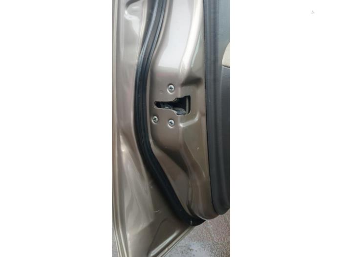 Nissan Micra 1.2 16V Samochód złomowany (2007, Brazowy)