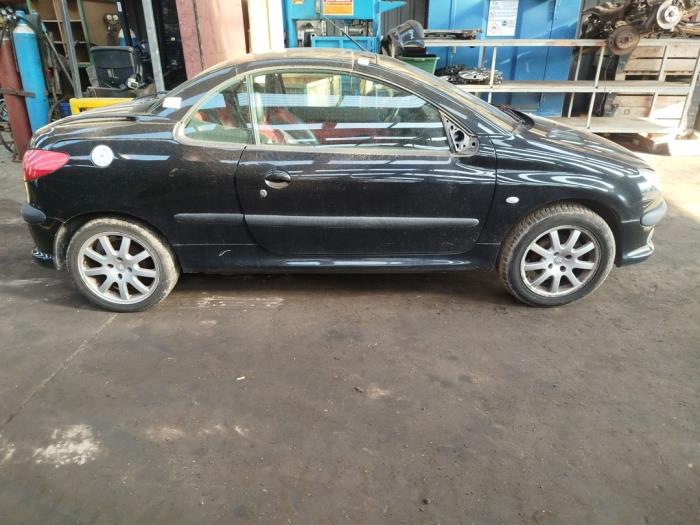 Peugeot 206 CC 2.0 16V Sloopvoertuig (2003, Zwart)