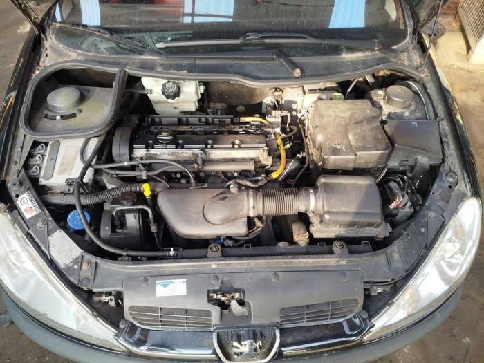 Peugeot 206 CC 2.0 16V Sloopvoertuig (2003, Zwart)
