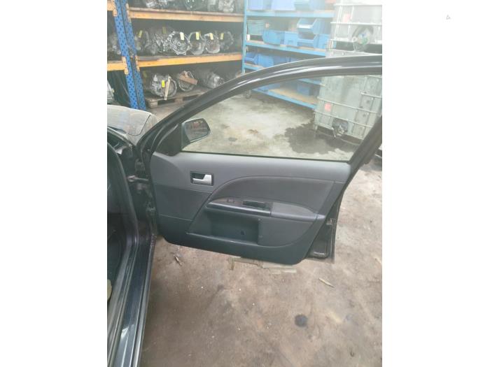 Ford Mondeo III 2.0 16V Sloopvoertuig (2002, Zwart)