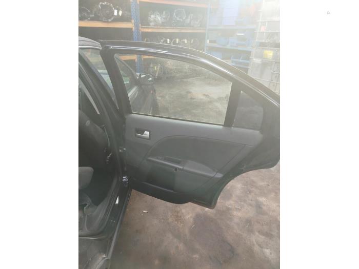 Ford Mondeo III 2.0 16V Sloopvoertuig (2002, Zwart)