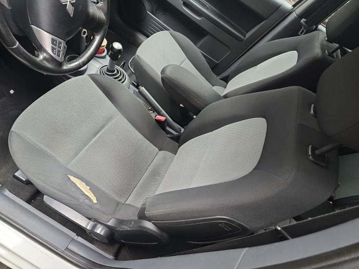 Mitsubishi Colt 1.3 16V Skrotfordon (2012, WIT)