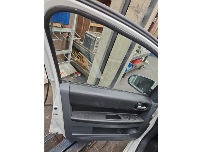 Mitsubishi Colt 1.3 16V Skrotfordon (2012, WIT)