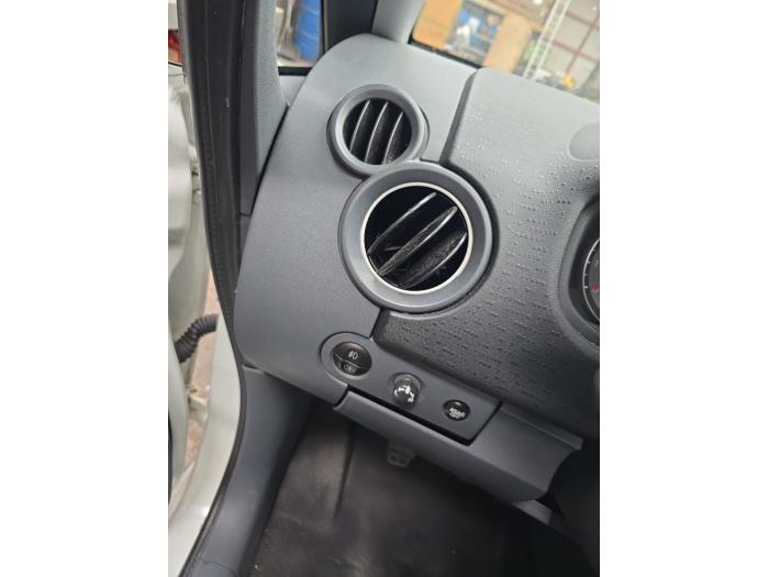 Mitsubishi Colt 1.3 16V Skrotfordon (2012, WIT)