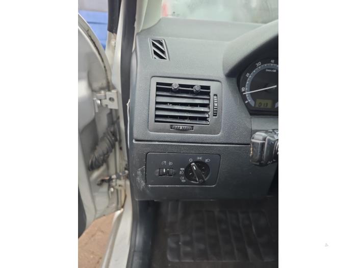 Skoda Fabia 1.4i 16V Sloopvoertuig (2004, Grijs)