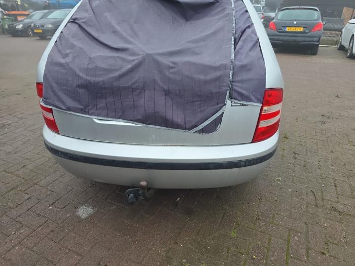 Skoda Fabia 1.4i 16V Sloopvoertuig (2004, Grijs)