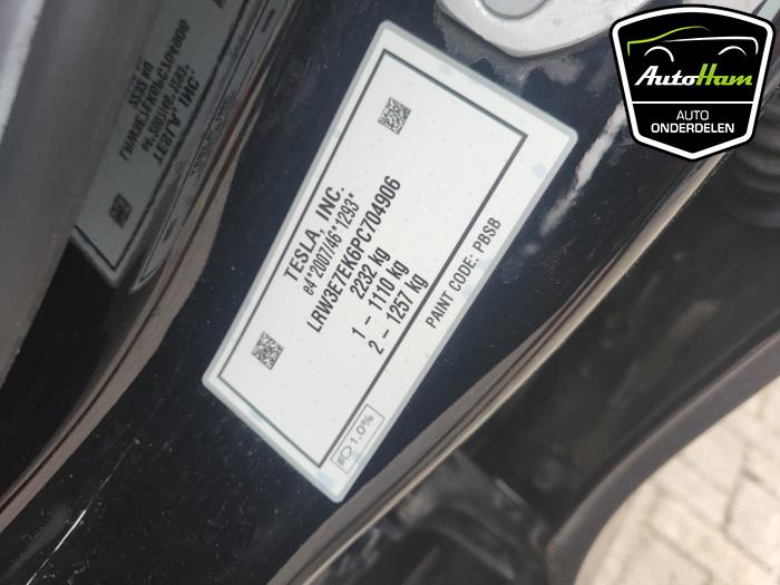 Tesla Model 3 Sloopvoertuig (2022, Zwart)