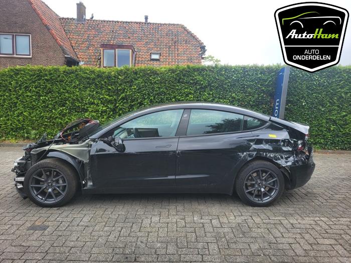 Tesla Model 3 Sloopvoertuig (2022, Zwart)