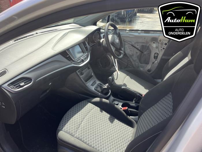 Opel Astra K Sports Tourer 1.6 CDTI 110 16V Sloopvoertuig (2016, Zilvergrijs)