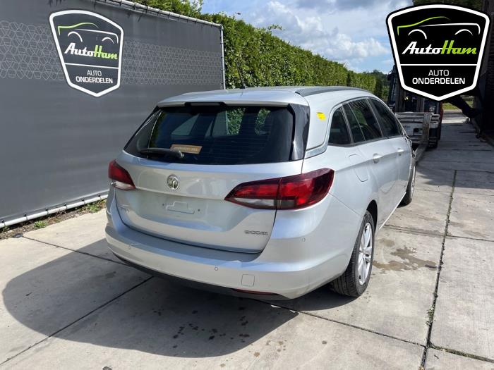 Opel Astra K Sports Tourer 1.6 CDTI 110 16V Sloopvoertuig (2016, Zilvergrijs)