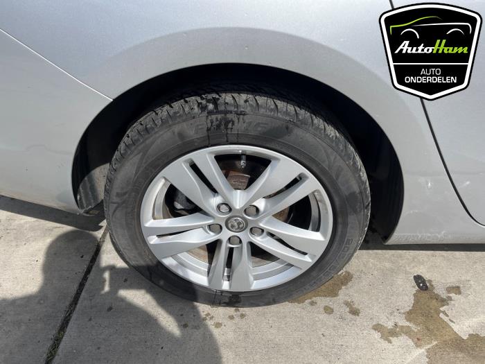 Opel Astra K Sports Tourer 1.6 CDTI 110 16V Sloopvoertuig (2016, Zilvergrijs)