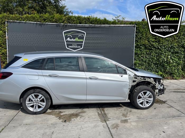 Opel Astra K Sports Tourer 1.6 CDTI 110 16V Sloopvoertuig (2016, Zilvergrijs)