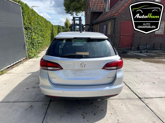 Opel Astra K Sports Tourer 1.6 CDTI 110 16V Sloopvoertuig (2016, Zilvergrijs)