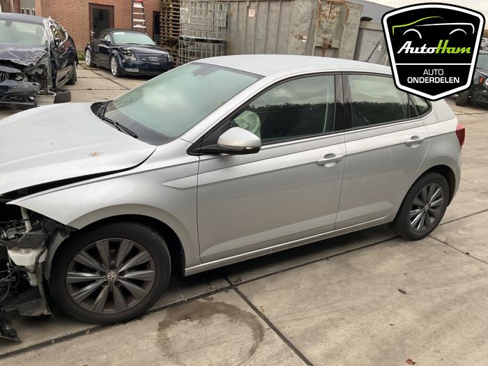 Volkswagen Polo VI 1.0 TSI 12V Samochód złomowany (2018, Szary)
