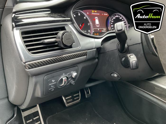 Audi RS 6 Avant 4.0 V8 TFSI 32V Skrotfordon (2015, GRIJS)