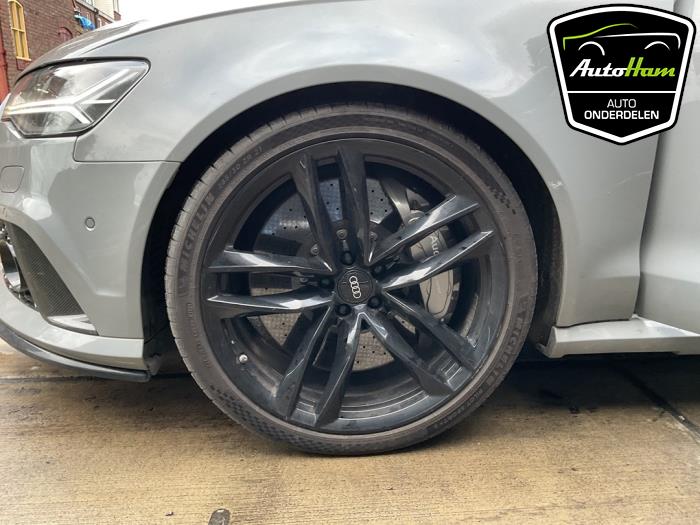 Audi RS 6 Avant 4.0 V8 TFSI 32V Skrotfordon (2015, GRIJS)