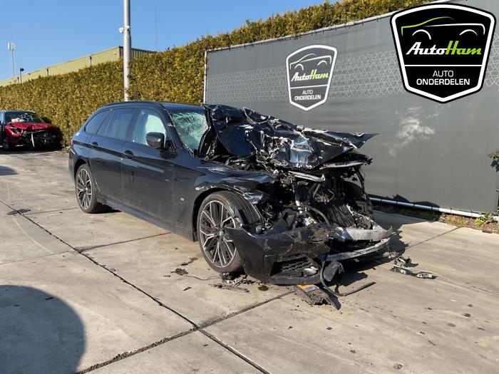 BMW 5 serie Touring 530i 2.0 TwinPower Turbo 16V Mild Hybrid Skrotfordon (2021, ZWART)