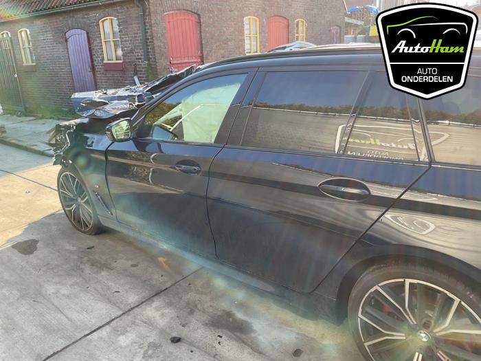 BMW 5 serie Touring 530i 2.0 TwinPower Turbo 16V Mild Hybrid Skrotfordon (2021, ZWART)