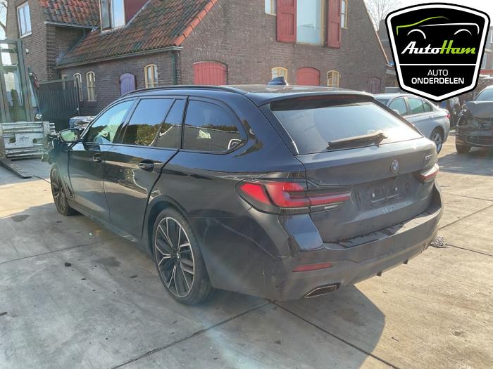 BMW 5 serie Touring 530i 2.0 TwinPower Turbo 16V Mild Hybrid Skrotfordon (2021, ZWART)