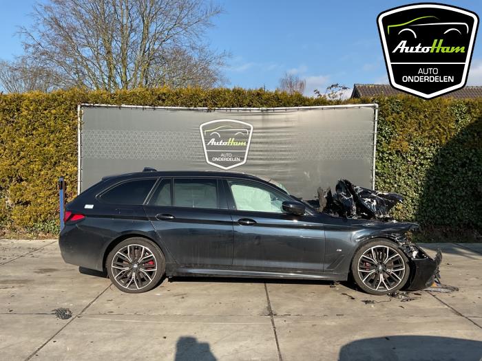 BMW 5 serie Touring 530i 2.0 TwinPower Turbo 16V Mild Hybrid Skrotfordon (2021, ZWART)