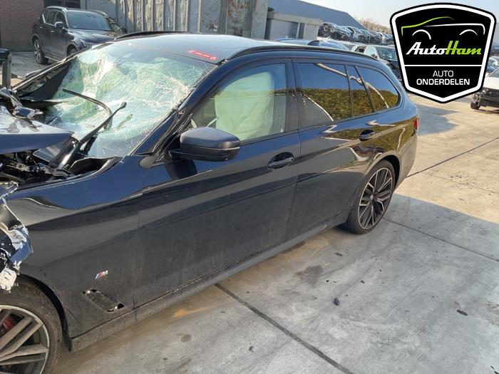 BMW 5 serie Touring 530i 2.0 TwinPower Turbo 16V Mild Hybrid Skrotfordon (2021, ZWART)