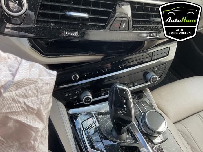 BMW 5 serie Touring 530i 2.0 TwinPower Turbo 16V Mild Hybrid Skrotfordon (2021, ZWART)