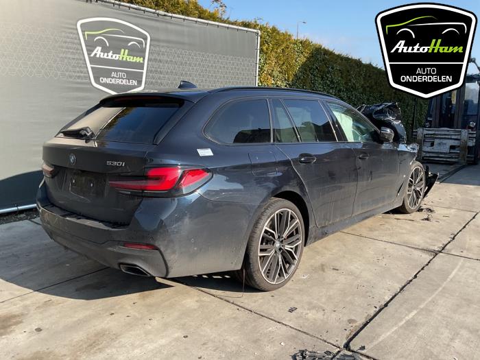 BMW 5 serie Touring 530i 2.0 TwinPower Turbo 16V Mild Hybrid Skrotfordon (2021, ZWART)