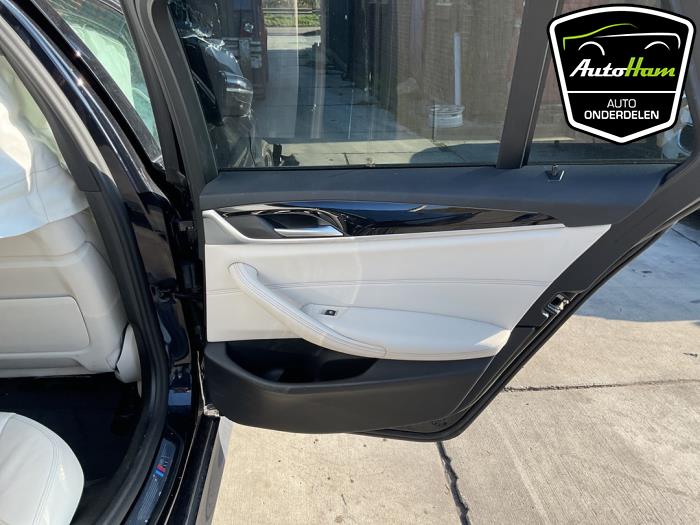 BMW 5 serie Touring 530i 2.0 TwinPower Turbo 16V Mild Hybrid Skrotfordon (2021, ZWART)