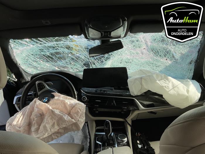 BMW 5 serie Touring 530i 2.0 TwinPower Turbo 16V Mild Hybrid Skrotfordon (2021, ZWART)