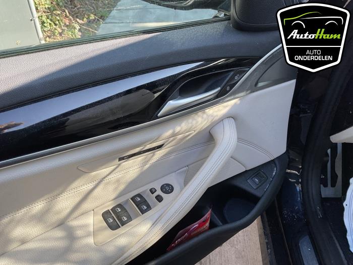 BMW 5 serie Touring 530i 2.0 TwinPower Turbo 16V Mild Hybrid Skrotfordon (2021, ZWART)