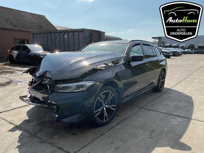 BMW 3 serie Touring 330e 2.0 TwinPower Turbo 16V Sloopvoertuig (2023, Zwart)