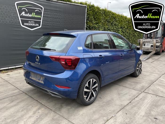 Volkswagen Polo VI 1.0 TSI 12V Skrotfordon (2022, BLAUW)