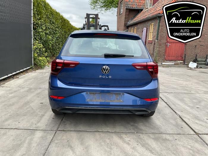 Volkswagen Polo VI 1.0 TSI 12V Skrotfordon (2022, BLAUW)