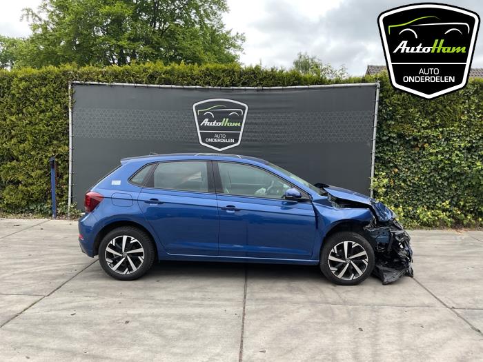 Volkswagen Polo VI 1.0 TSI 12V Skrotfordon (2022, BLAUW)