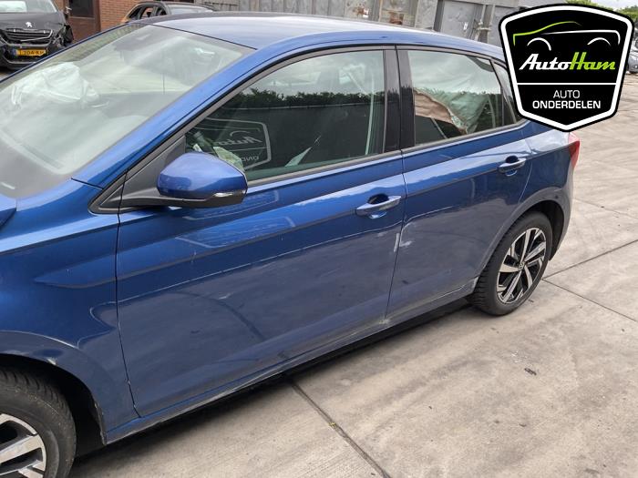 Volkswagen Polo VI 1.0 TSI 12V Skrotfordon (2022, BLAUW)